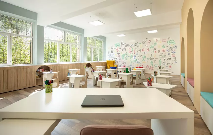 (Publicitate) P&G transformă încă o sală de clasă într-un spațiu sigur și primitor pentru elevii clasei pregătitoare