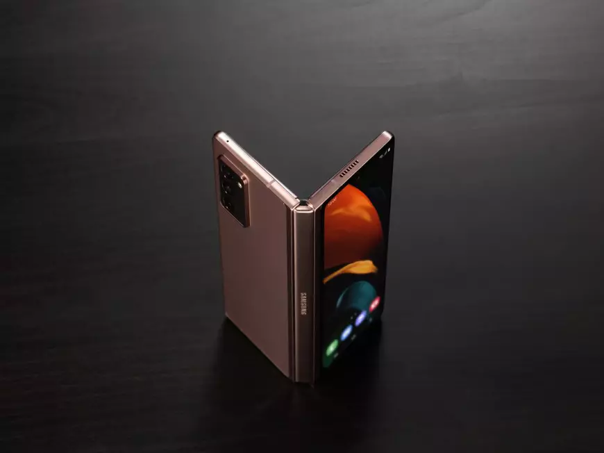 Samsung a prezentat modelul pliabil Galaxy Z Fold2. Prețurile încep de la 1.999 de euro, iar versiunea de top costă 3.299 de euro