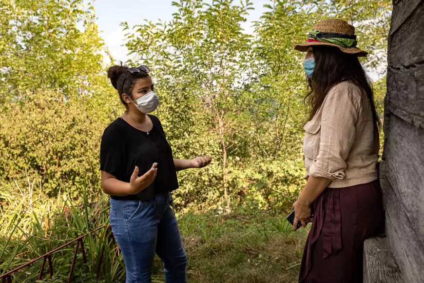Profesor dintr-un sat uitat: ”România de la oraş, cu prea mulţi copii în şcoli, şi România de la sat, cu prea puţini copii în şcoli. Dar  copiii sunt la fel, e aceeaşi scânteiuţă în ochi”