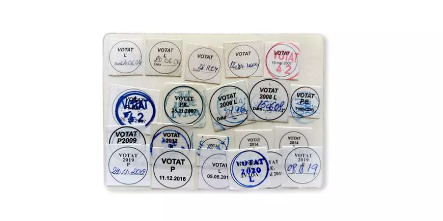 Mihai Şora a votat. Domnul cu ştampila: “Sperăm să vă vedem şi la următoarele alegeri”