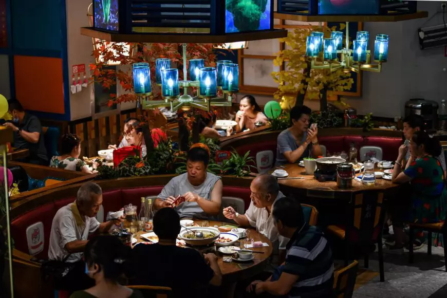 Cum arată noua normalitate în Wuhan, orașul de unde a pornit pandemia, care acum a scăpat de virus. “Un copil greu rănit, care se vindecă încet”