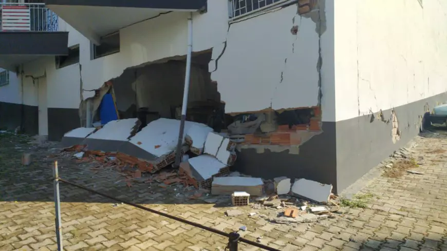 Noapte de coșmar în vestul Turciei, după cutremur. Româncă: ”În oraș se montează corturi, oamenilor le e frică să doarmă în casele lor”