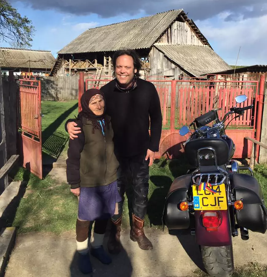 Despre serialul “Flavours of Romania” de pe Netflix. Cum să faci bani și faimă din prostia fudulă românească?