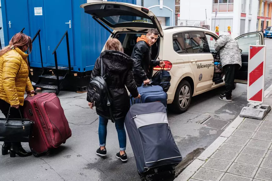 Câmpurile din Germania sunt pline de muncitori români și de abuzuri. “Vedem exact cât de perfid e sistemul”