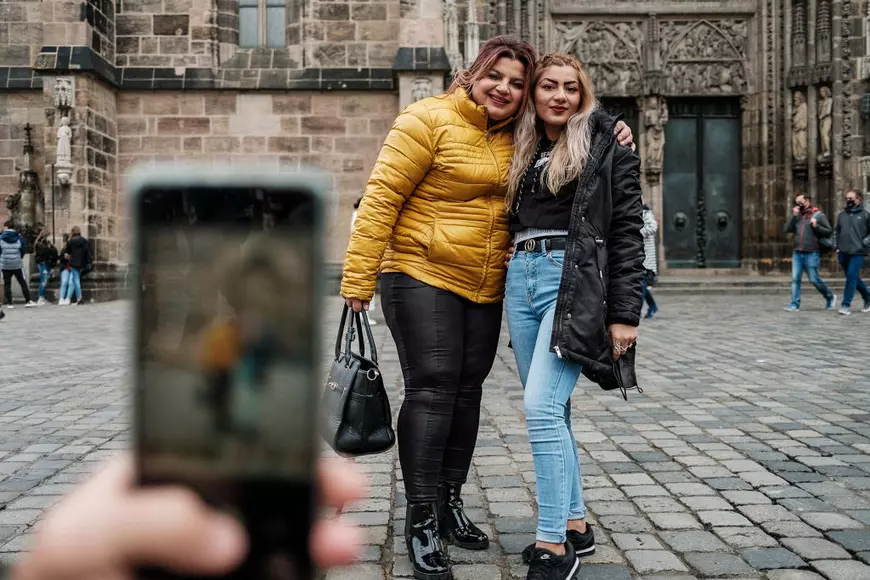Câmpurile din Germania sunt pline de muncitori români și de abuzuri. “Vedem exact cât de perfid e sistemul”