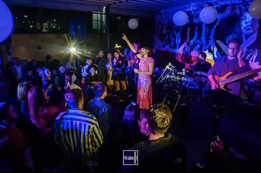 Sute de petrecăreți s-au înghesuit la un concert în Iași. Patroni: “Nu suntem stăpânii clienților”