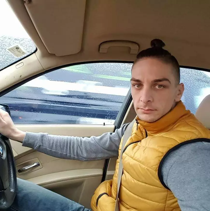 Bilă a murit sub ochii soției, în BMW-ul cu volan pe dreapta, care s-a rupt în două, la Năsăud. Tânărul avea permisul anulat / VIDEO