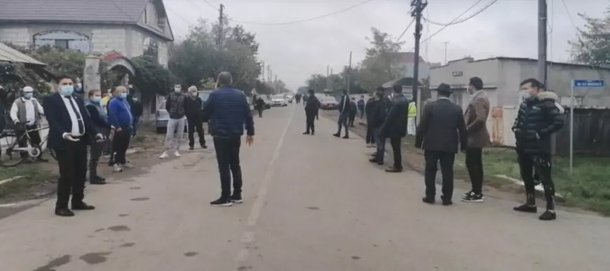 Oamenii nu mai vor să stea în case, la Ivești, în Galați, unde s-a prelugit cu 14 zile carantina