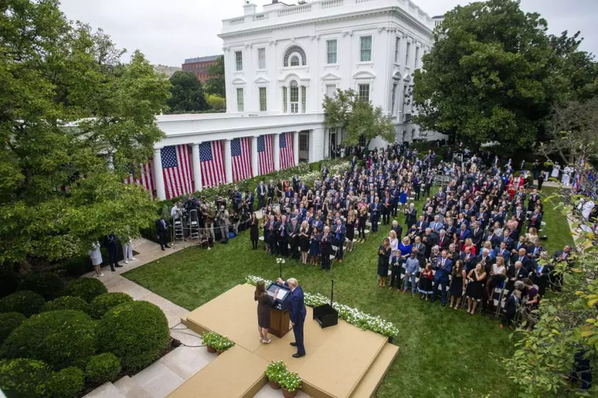 Cum a explodat virusul în Casa Albă a președintelui Trump: un eveniment cu potențial super-propagator, erori de judecată și jumătăți de adevăr