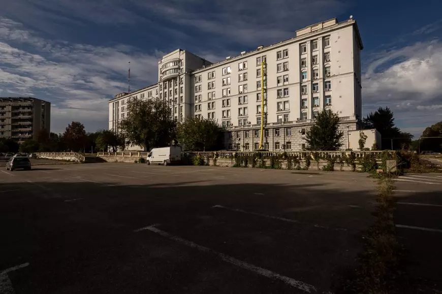 Codin Maticiuc îi dă exemplu statului de bani gata, renovând secţia de Oncologie Pediatrică de la Spitalul Fundeni: ”După etajul 7, mă apuc şi de alte etaje!”