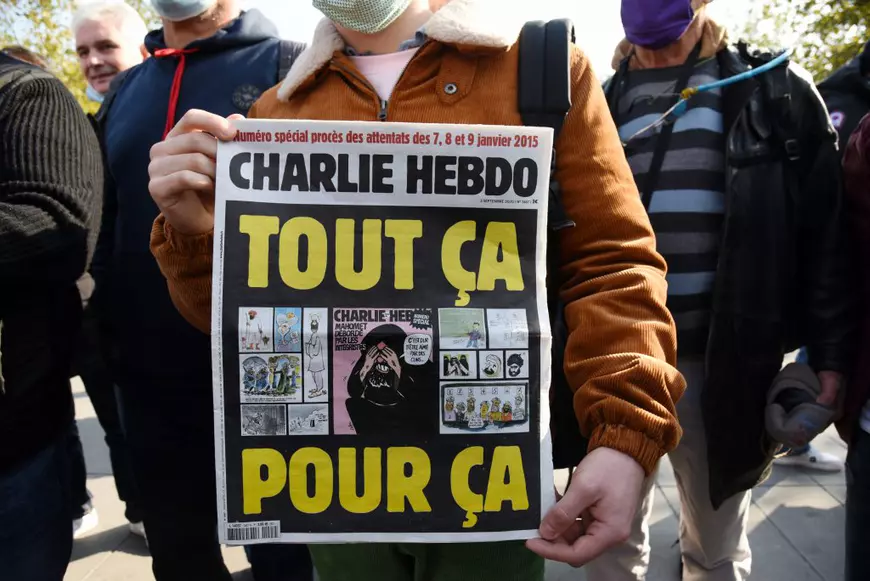 Teroristul care a decapitat un profesor francez i-ar fi plătit pe elevi pentru a-l identifica pe acesta