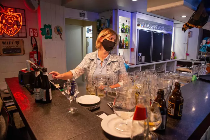 Industria HORECA cere 830 de milioane de euro de la Guvern. În timp ce alte țări din UE au alocat ajutoare chiar din ziua în care au decis închiderea, Executivul acum se apucă de calcule