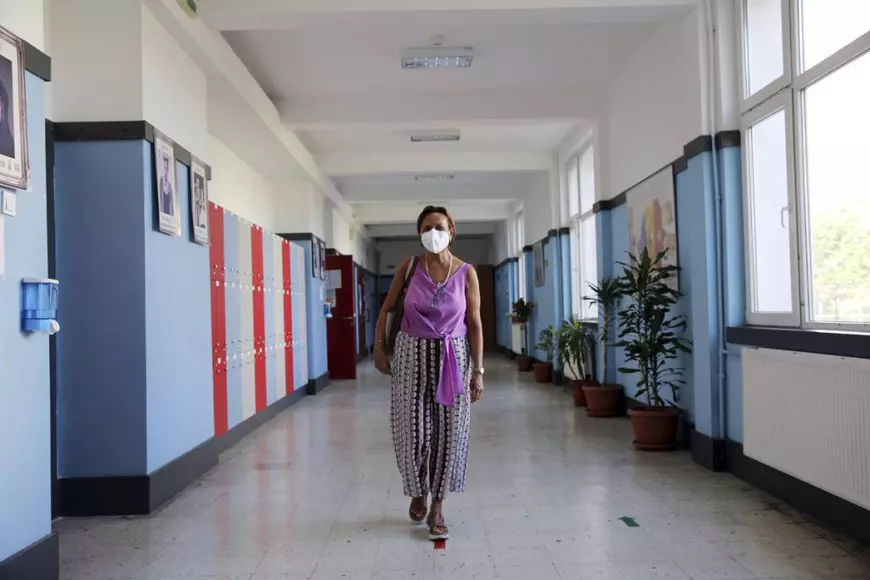 Profesoară din Italia, care predă în România: „Voi dați note pentru performanța educațională, dar noi avem note și pentru atenționări comportamentale”