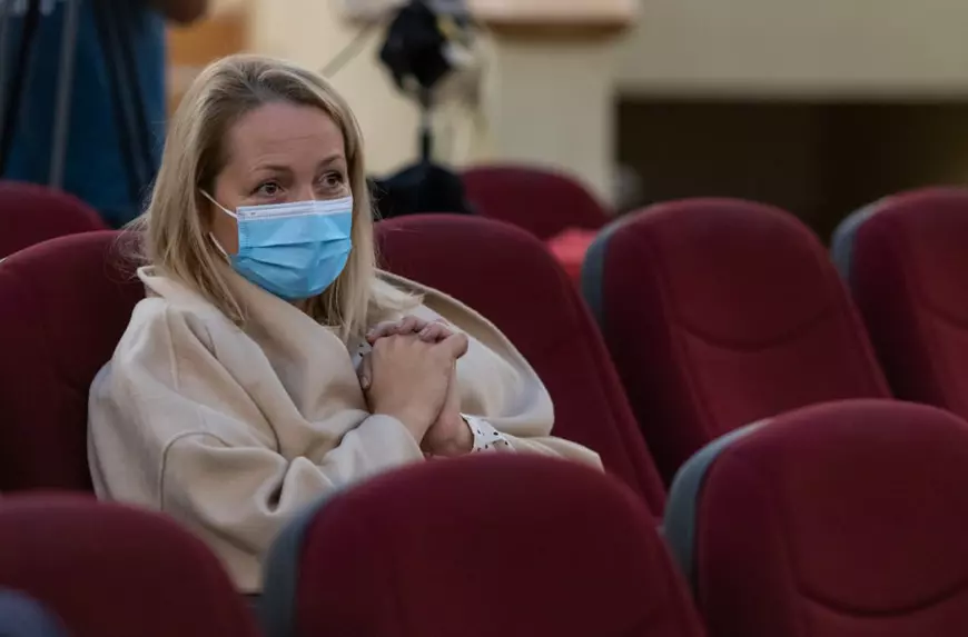 REPORTAJ | În prima zi, noul primar al Braşovului, Allen Coliban, le-a dat emoţii funcţionarilor: ”Da’ nu ne schimbaţi programul, nu?”