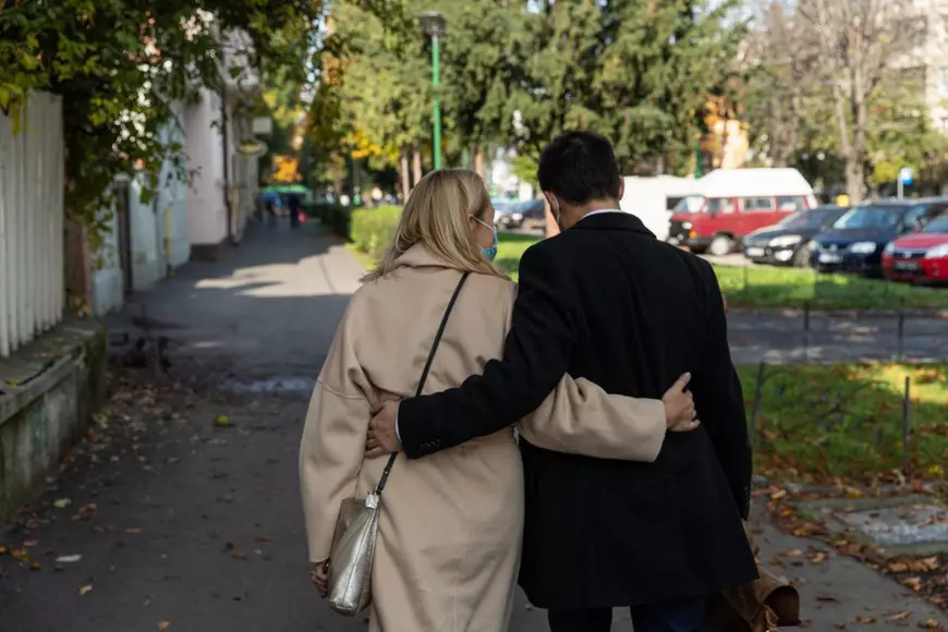 REPORTAJ | În prima zi, noul primar al Braşovului, Allen Coliban, le-a dat emoţii funcţionarilor: ”Da’ nu ne schimbaţi programul, nu?”