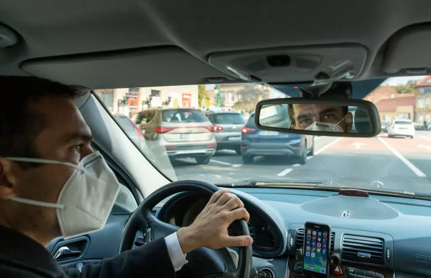 REPORTAJ | În prima zi, noul primar al Braşovului, Allen Coliban, le-a dat emoţii funcţionarilor: ”Da’ nu ne schimbaţi programul, nu?”