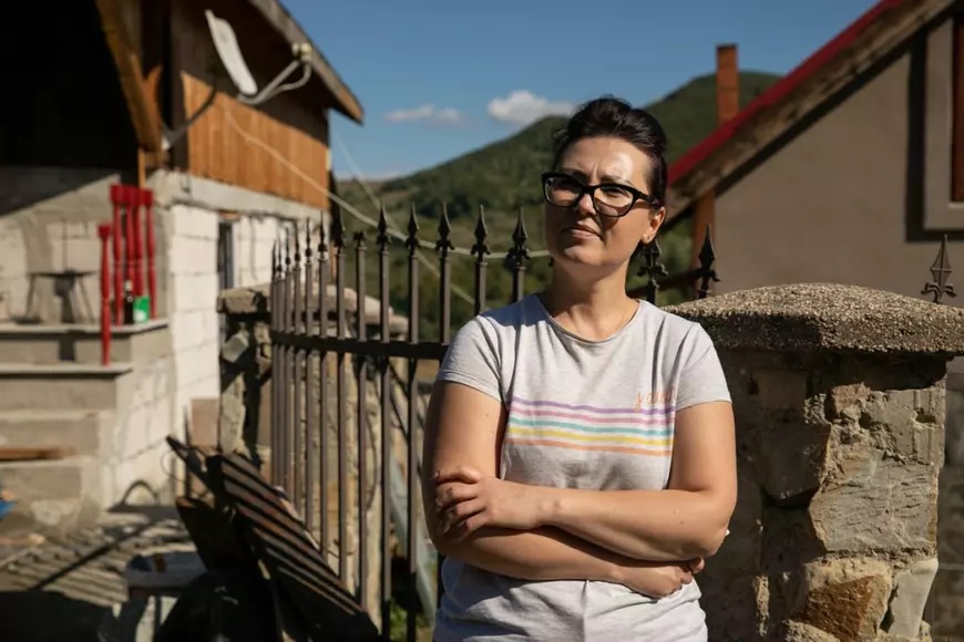 Locuitorii unui sat din Munții Buzăului s-au culcat cu un nou primar, care avea avans de 6 voturi, și s-au trezit cu primarul în funcție, fost milițian, care a câștigat cu 4 voturi!
