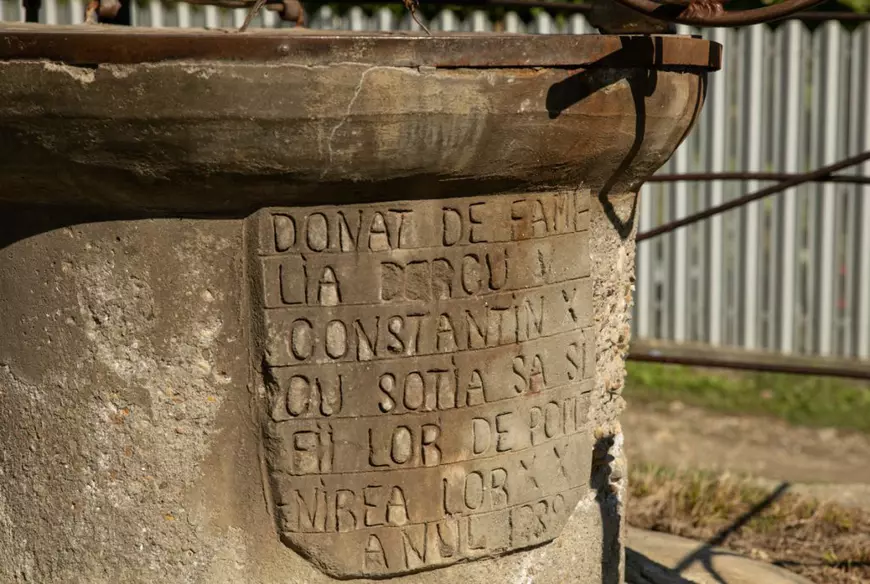 Locuitorii unui sat din Munții Buzăului s-au culcat cu un nou primar, care avea avans de 6 voturi, și s-au trezit cu primarul în funcție, fost milițian, care a câștigat cu 4 voturi!