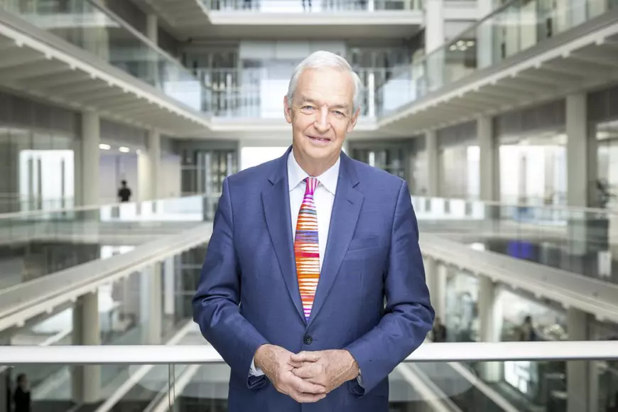 Colectiv 5 ani. Una dintre legendele televiziunii britanice elogiază investigațiile de presă din România: “Jurnalismul extrem de curajos a expus un adevăr care a schimbat o lume”