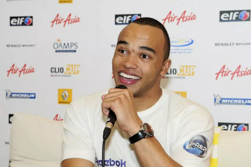 Povestea emoționantă a fratelui lui Lewis Hamilton. Cum a devenit Nicolas pilot de curse, deși suferă de o boală gravă