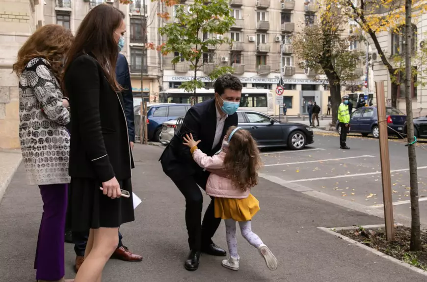 REPORTAJ | Prima zi cu Nicușor. “Nu ne-am luptat pentru jucării”. Primarul Bucureștiului a citat din Avram Iancu și s-a retras la discuții cu Ludovic Orban