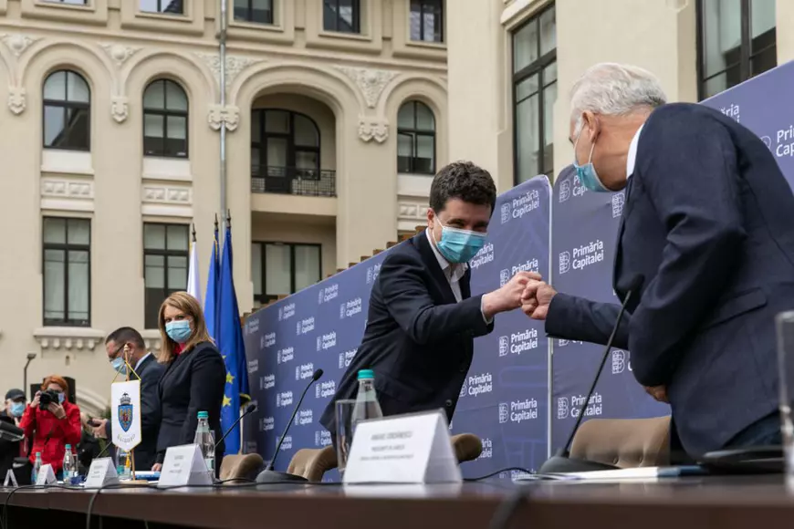 REPORTAJ | Prima zi cu Nicușor. “Nu ne-am luptat pentru jucării”. Primarul Bucureștiului a citat din Avram Iancu și s-a retras la discuții cu Ludovic Orban