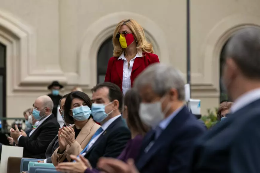 REPORTAJ | Prima zi cu Nicușor. “Nu ne-am luptat pentru jucării”. Primarul Bucureștiului a citat din Avram Iancu și s-a retras la discuții cu Ludovic Orban