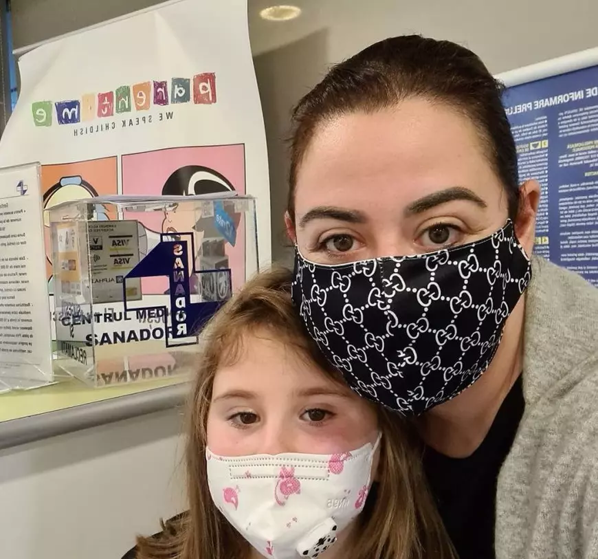 Oana Roman a ajuns din nou cu fiica ei la spital. Cum se simte Isa. “Diagnosticul s-a confirmat”