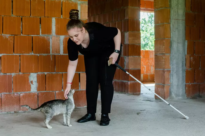 Un loc în care pătrunde lumina. O tânără nevăzătoare se pregătește să lucreze ca traducătoare: “Niciodată nu m-am simțit diferită”