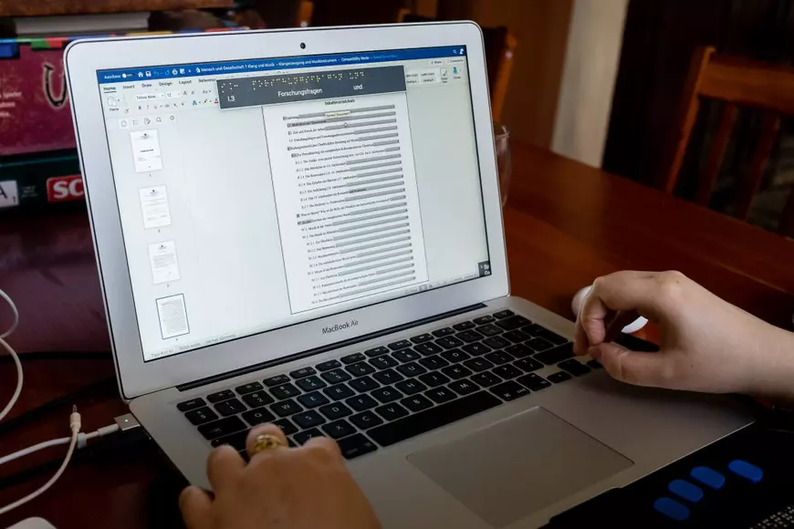 Un loc în care pătrunde lumina. O tânără nevăzătoare se pregătește să lucreze ca traducătoare: “Niciodată nu m-am simțit diferită”