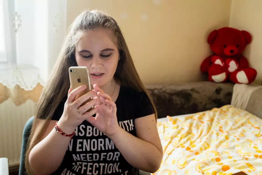 Un loc în care pătrunde lumina. O tânără nevăzătoare se pregătește să lucreze ca traducătoare: “Niciodată nu m-am simțit diferită”