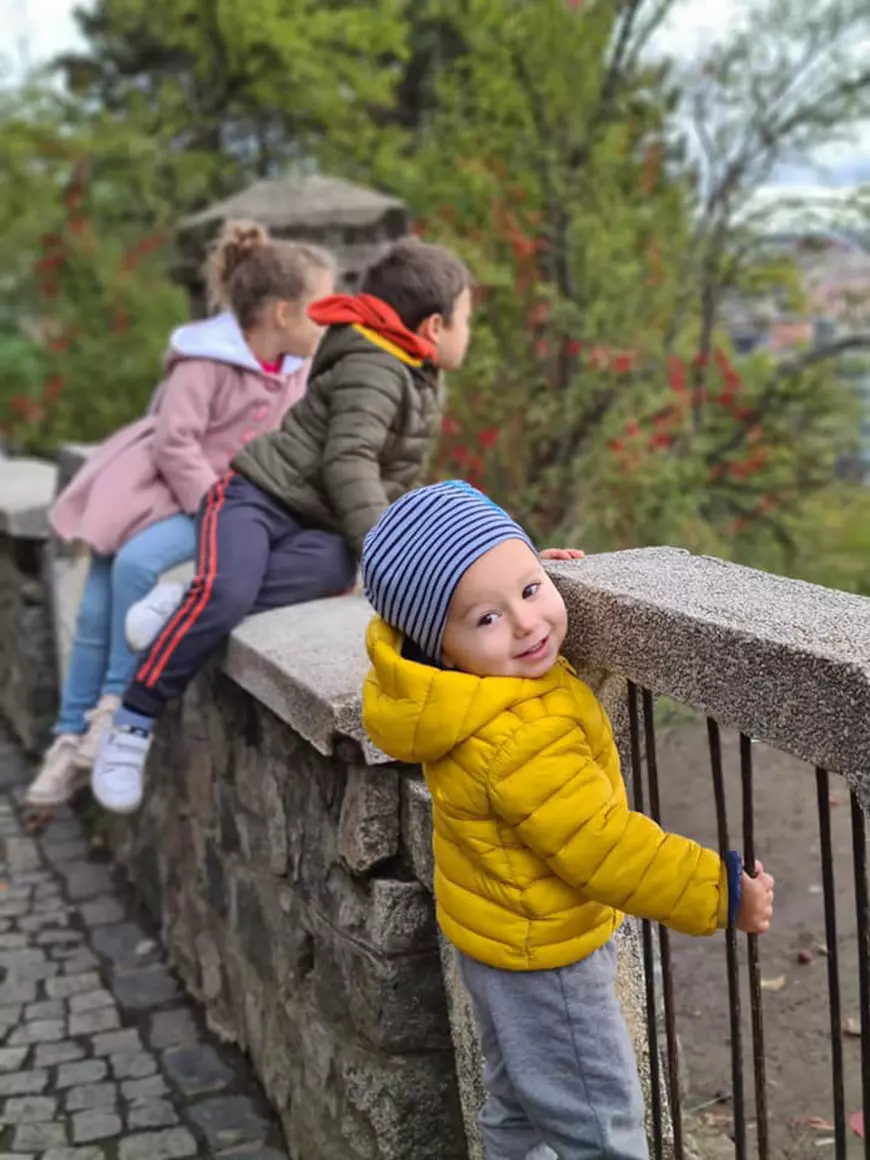 Mirela Vaida, despre cum își învață cei trei copii să se implice și să ajute. „Emoția binelui te salvează în orice moment al vieții tale!”