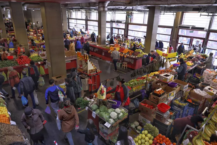 INTERVIU | Revolta unui cercetător pe tema închiderii piețelor: „Guvernul avantajează fățiș marile rețele de supermarketuri. Țăranii și consumatorii ce vină au?”