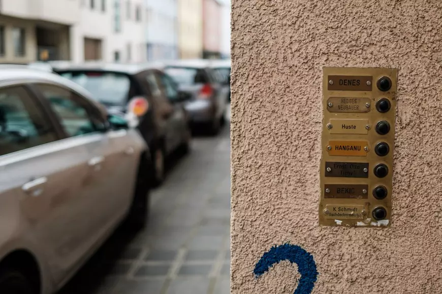 Românul care-i ajută pe muncitorii sezonieri să-și apere drepturile în Germania: „Mulți fermieri se comportă ca niște boieri”