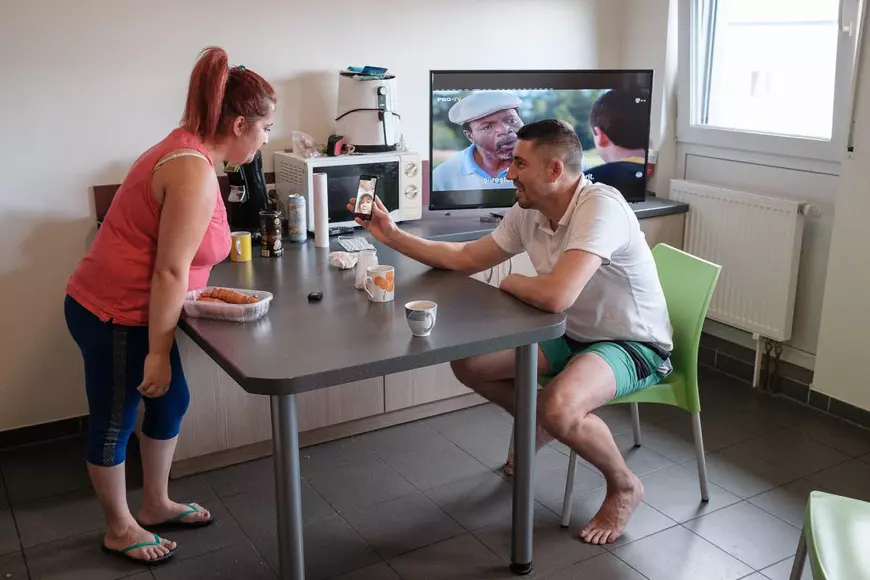 Reportaj din Germania | Părinți și copii despărțiți de granițe: “Avem de toate aici, în afară de copii” și “Când dă prima zăpadă, vine tati meu acasă”﻿
