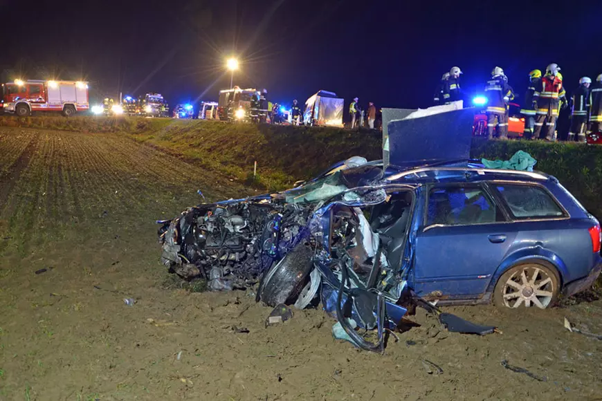Microbuz care venea în România cu 15 oameni, accident cumplit în Austria. 14 mașini de salvatori, chemate să intervină