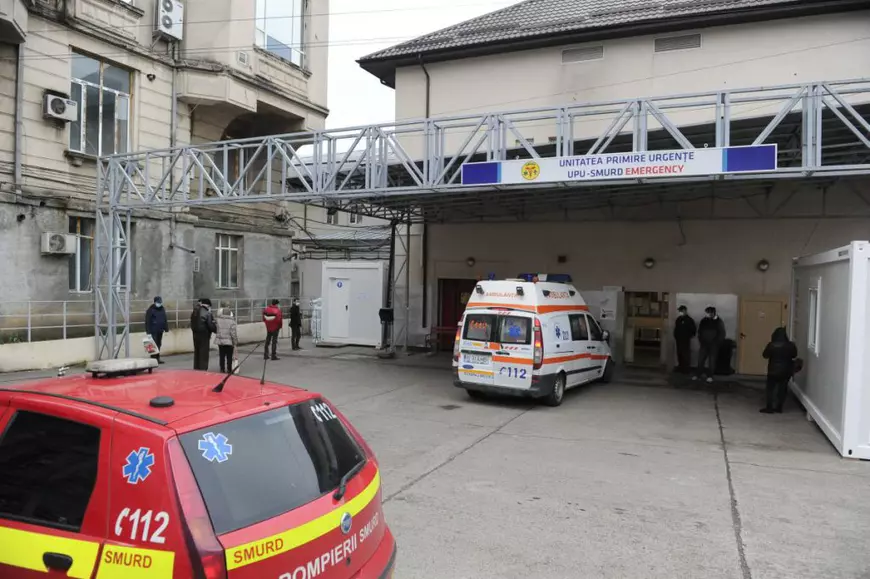 Pacienții pentru care spitalul devine casă. Salvat printr-o minune de medicii de la Iași, un bărbat nu are unde să fie externat. „În centrele de stat nu sunt locuri”