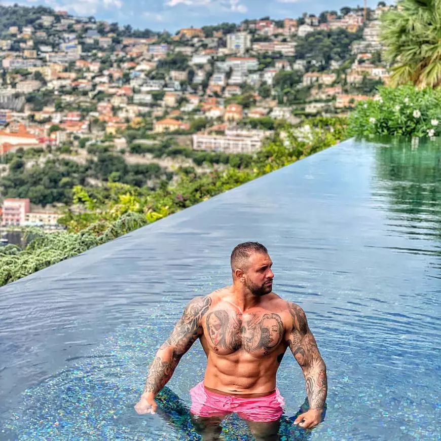 Alex Bodi era nemilos cu fetele pe care le trafica împreună cu “Șeicii”. Bătute, băgate cu capul în vasul de toaletă, drogate. Nici fosta soție nu a scăpat