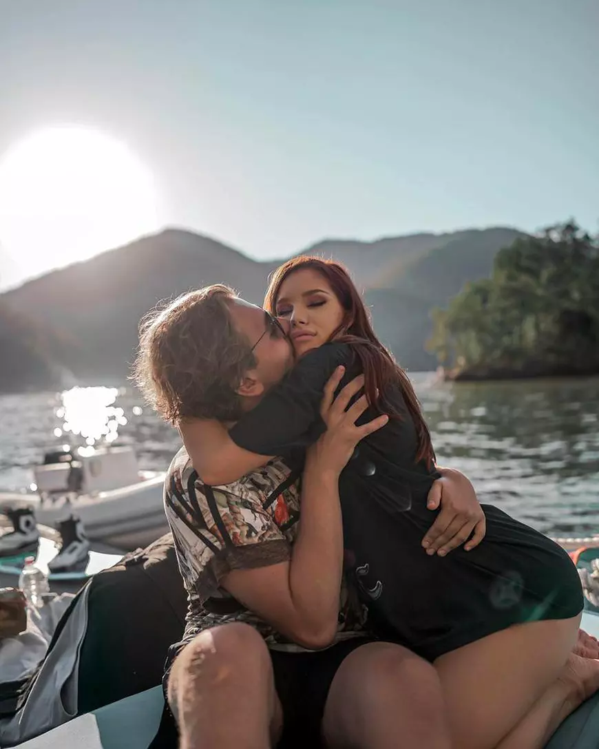 Carmen Grebenișan și iubitul ei au fost testați pozitiv cu noul coronavirus. “Îmi doresc să nu se agraveze prea mult”