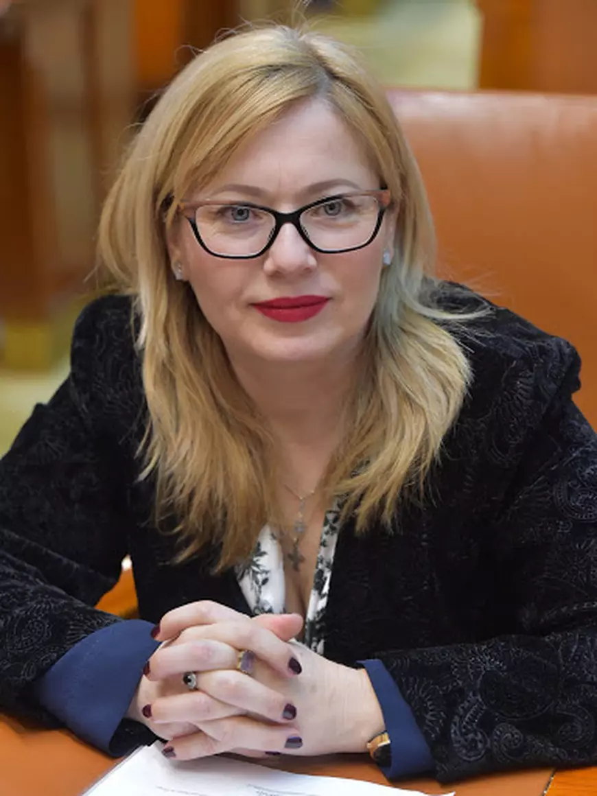 Am întrebat 10 parlamentari dacă vor face vaccinul anti-COVID. „Sunt cu COVID-ul în nas acum! Dacă vaccinul apare, îl voi folosi”