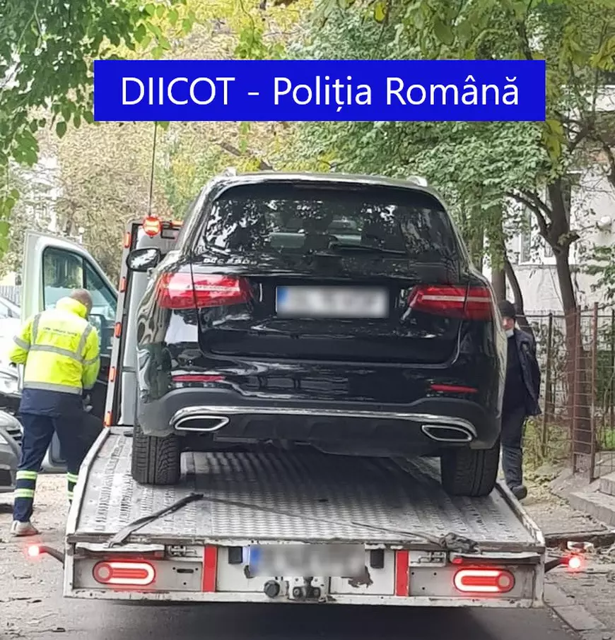 Mașini de lux, zeci de mii de euro și sute de mii de lei au găsit polițiștii la interlopii din Galați săltați miercuri cu mascații