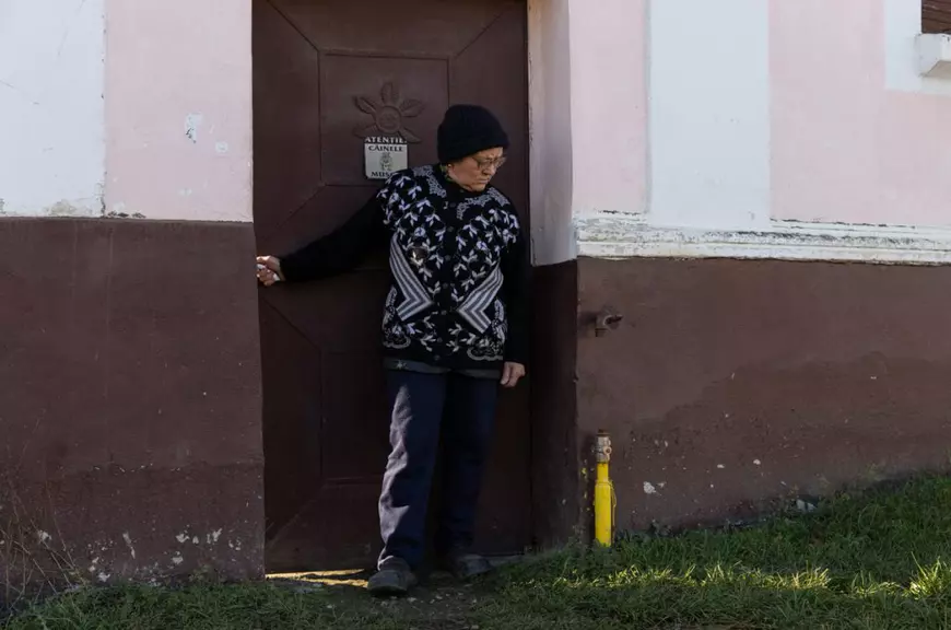 Sătenii din Dridif, Braşov, aşteaptă de 23 de ani să fie date în folosinţă ţevile instalate din banii lor: „Au plătit, au murit, gazul tot n-a venit!”