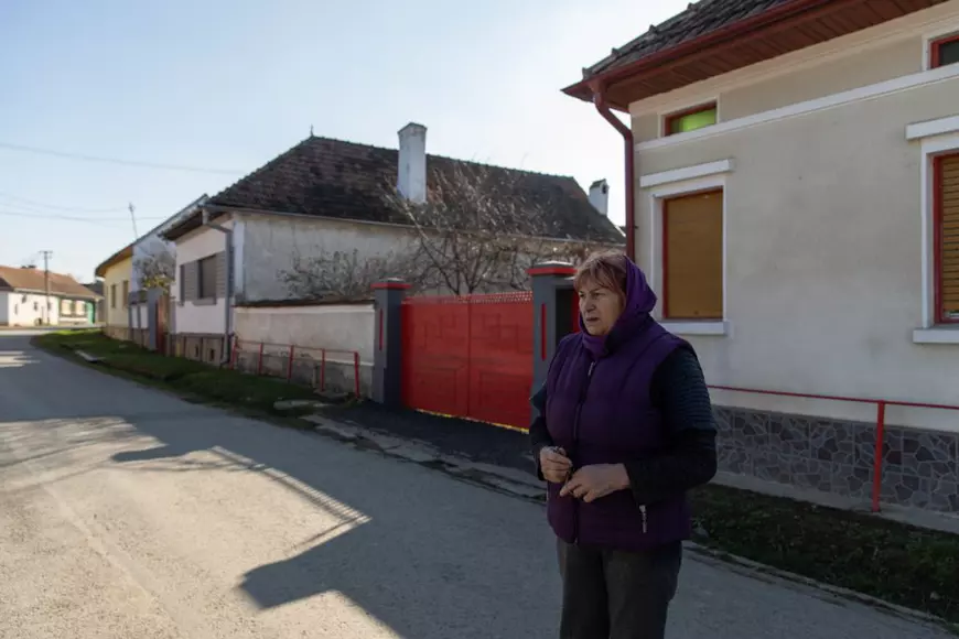 Sătenii din Dridif, Braşov, aşteaptă de 23 de ani să fie date în folosinţă ţevile instalate din banii lor: „Au plătit, au murit, gazul tot n-a venit!”