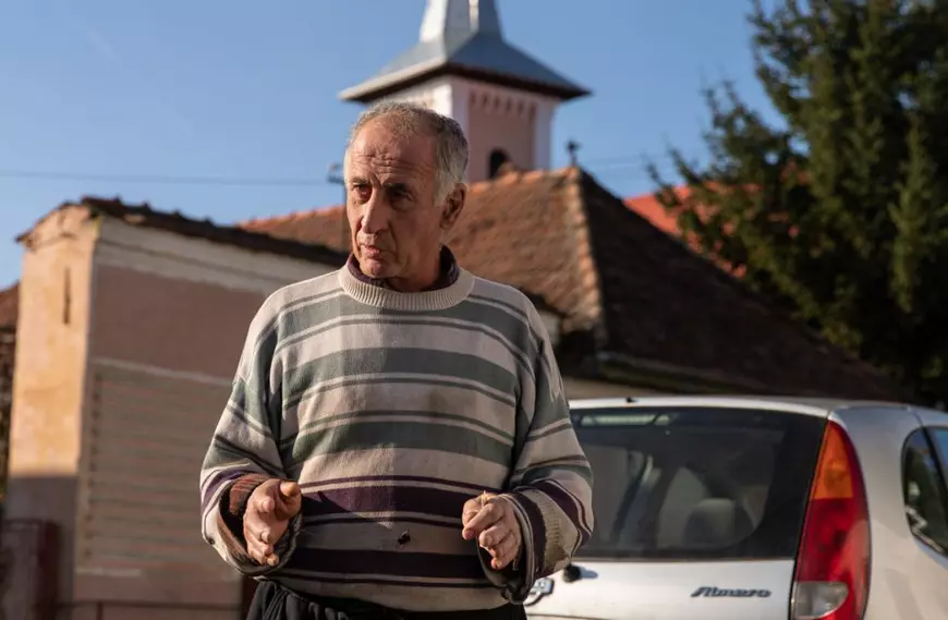 Sătenii din Dridif, Braşov, aşteaptă de 23 de ani să fie date în folosinţă ţevile instalate din banii lor: „Au plătit, au murit, gazul tot n-a venit!”