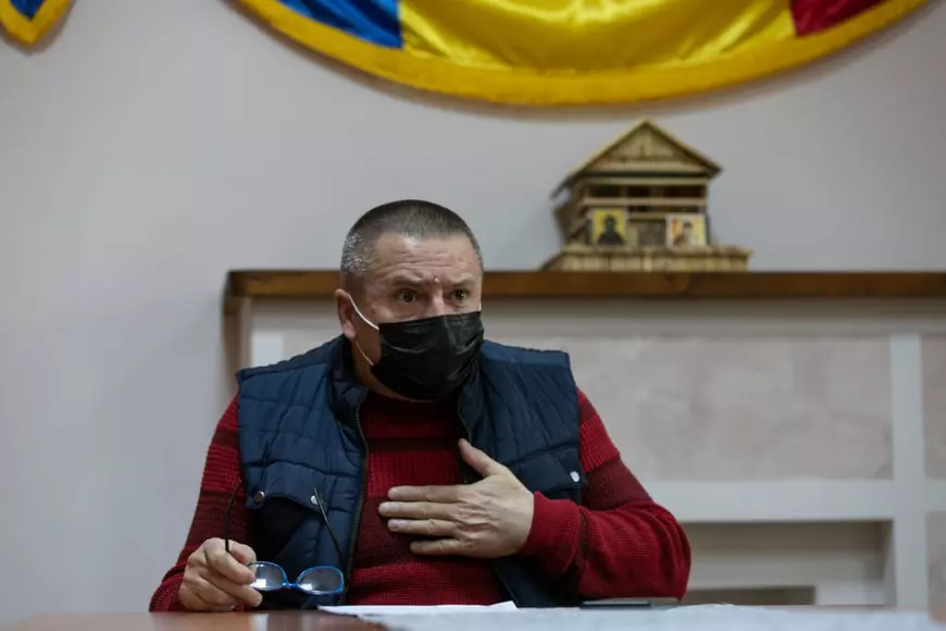 Sătenii din Dridif, Braşov, aşteaptă de 23 de ani să fie date în folosinţă ţevile instalate din banii lor: „Au plătit, au murit, gazul tot n-a venit!”