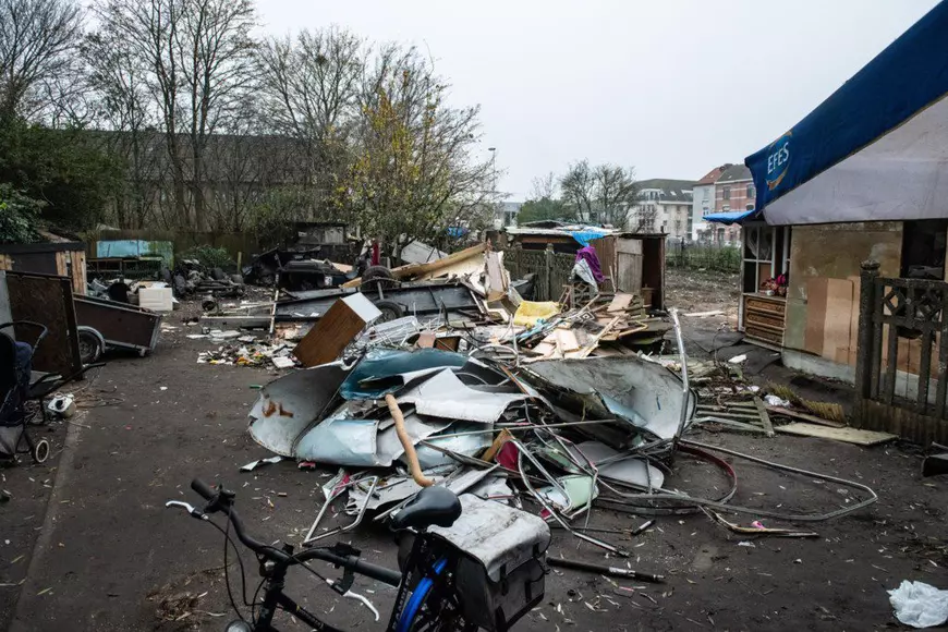 Ultima mahala românească din Gent, de pe strada Asia, distrusă de autoritățile belgiene. 30 de oameni, mulți copii, rămân în frig