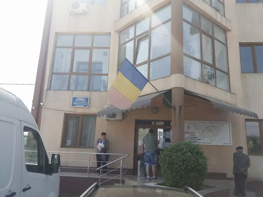 La Primăria Târgșoru Vechi, contractele din bani publici se dau în familie. 25.000 de euro pentru meniurile elevilor ajung la o firmă înființată de mama primarului﻿