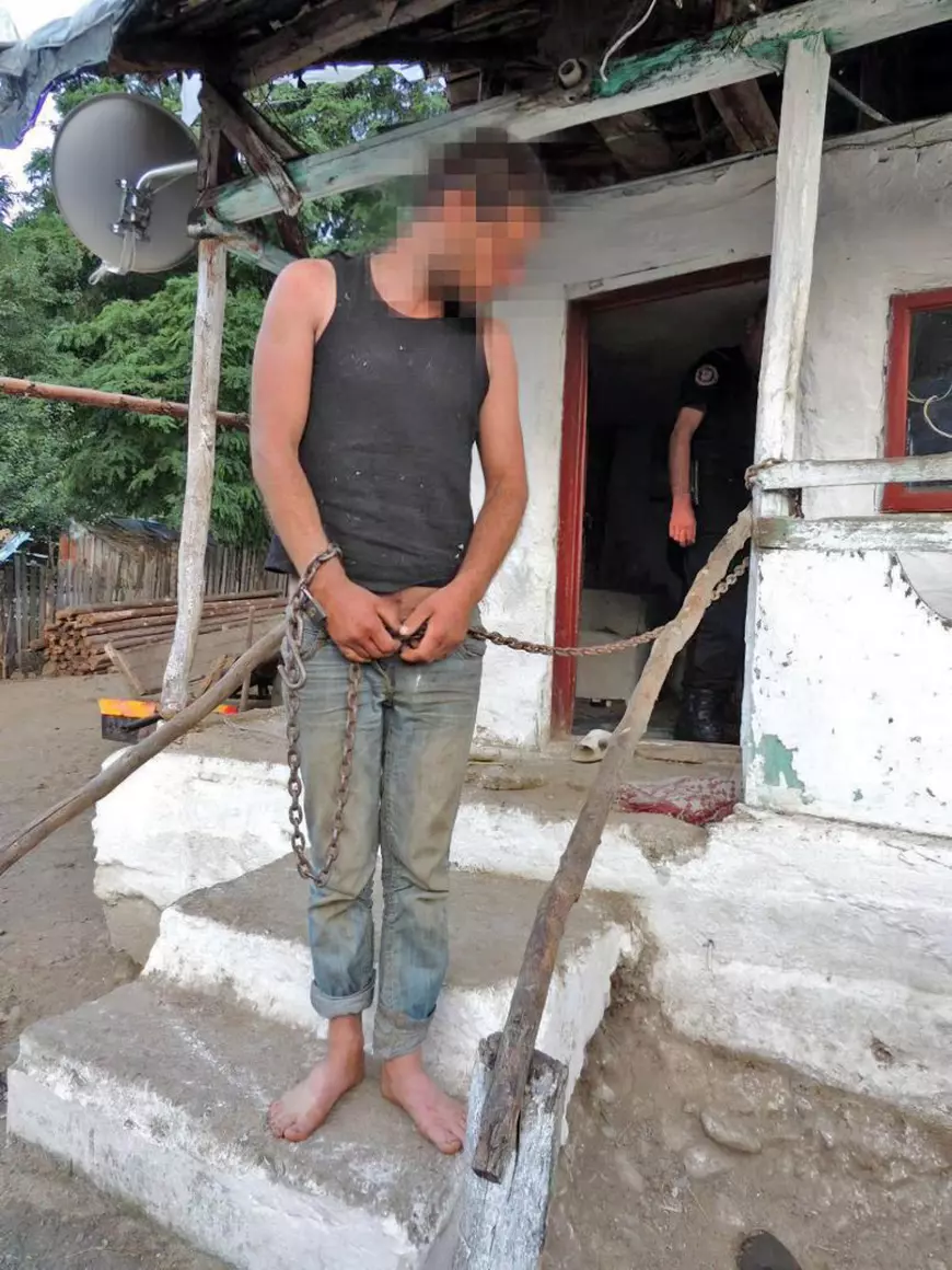 Ultimul sclav din Berevoeşti. Cum a reuşit să scape băiatul de la orfelinat din mâinile traficanţilor şi ce pedepse au primit ei, după cinci ani de cercetări