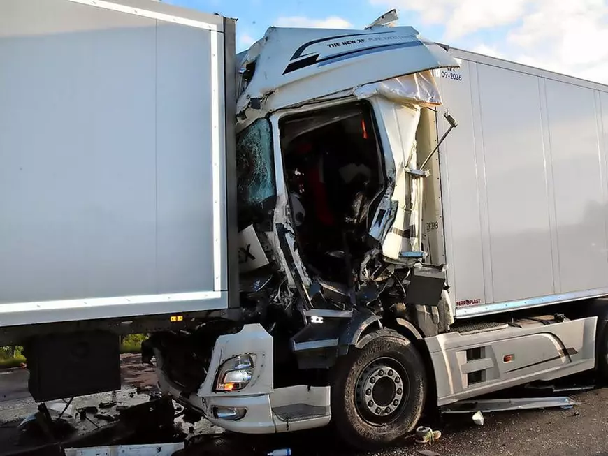 Un șofer de TIR, mort, altul în stare critică, într-un accident cu cinci camioane, pe o autostradă din Germania