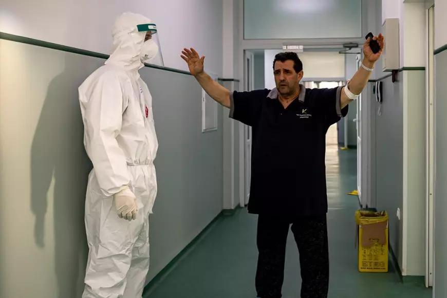 Oamenii din pavilionul COVID al Spitalului Marius Nasta. „Și fă-i tineri cum au fost, fă-i mai tineri decât noi”